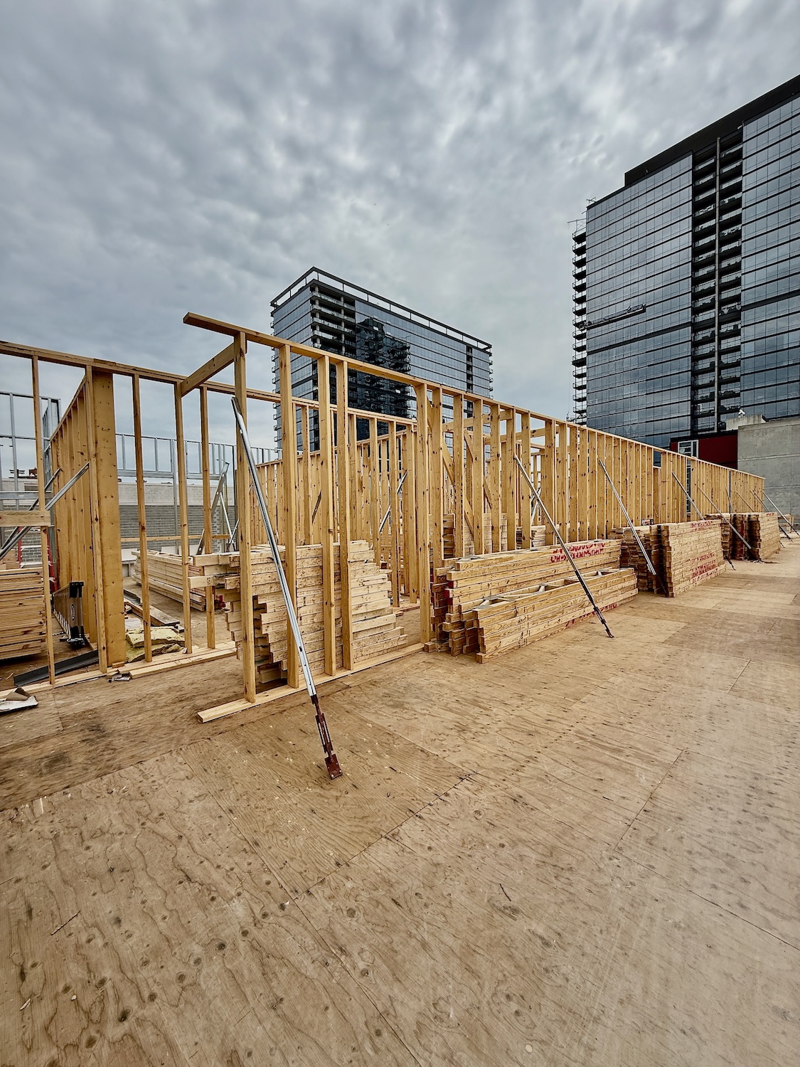 Platform framing detail — 1529 Fremont Chicago